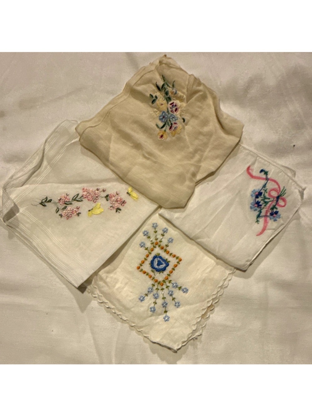 Lot of 4 Vintage White Cotton Handkerchiefs, Embroidered Floral Design
